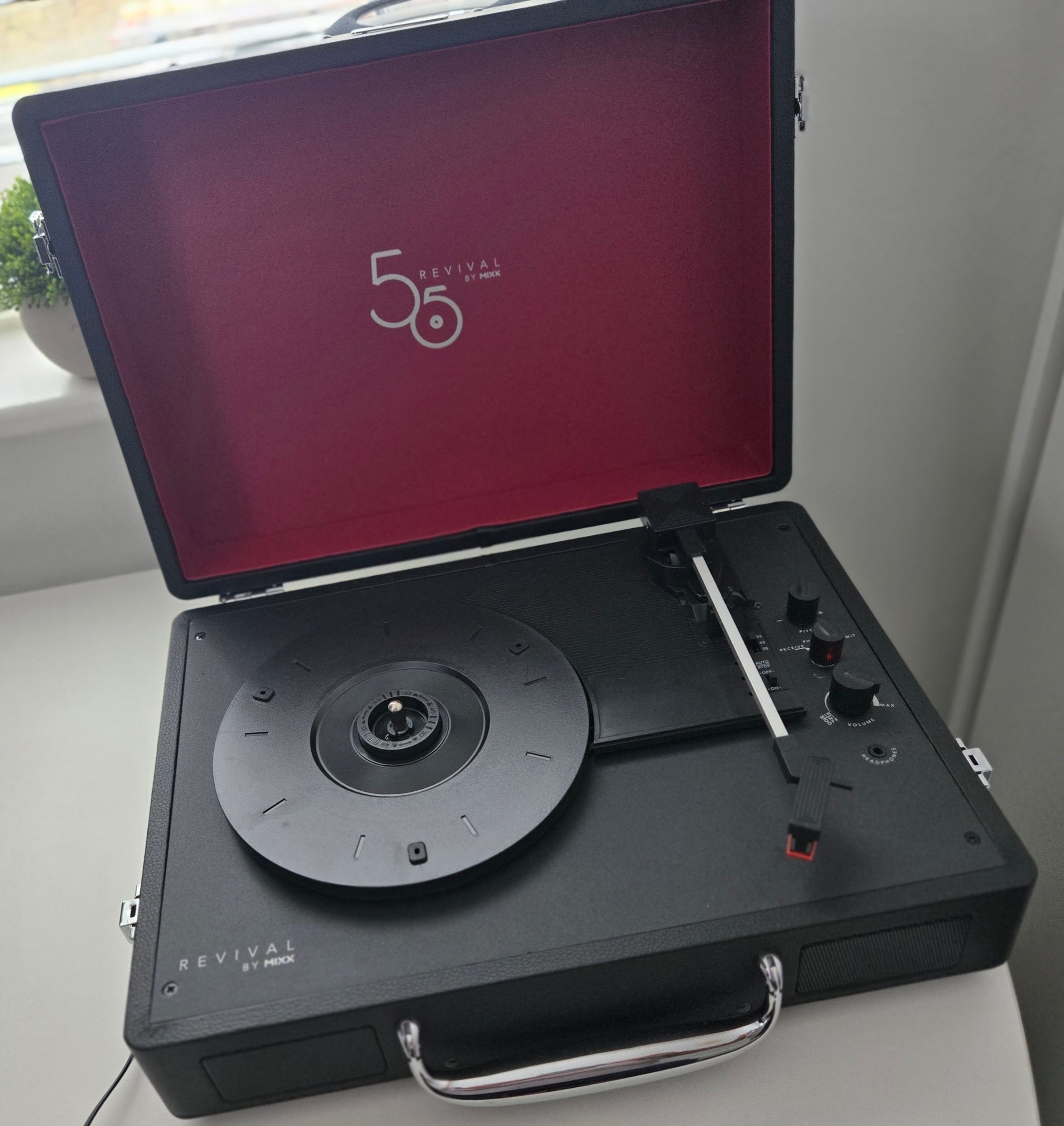 MIXX Revival 55 Vinyl Record Player:   Review    The Retro Spin That Redefines Budget Turntables
