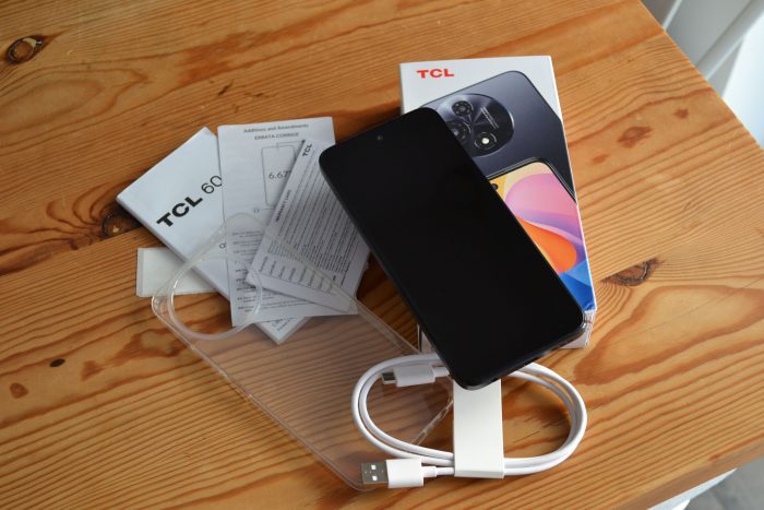 TCL 60r 5G   Review